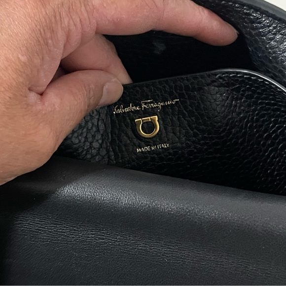 Salvatore Ferragamo pebbled black chain  link  leather handbag bag Purse Fall - Picture 14 of 15